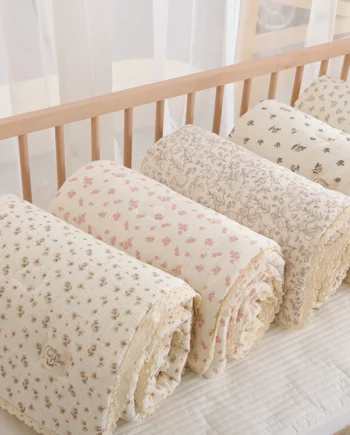 Spring Summer Baby Comforter Soft Cotton baby quilts Gauze Quilted Blanket for Newborn Floral Print Kindergarten Kids Bedding